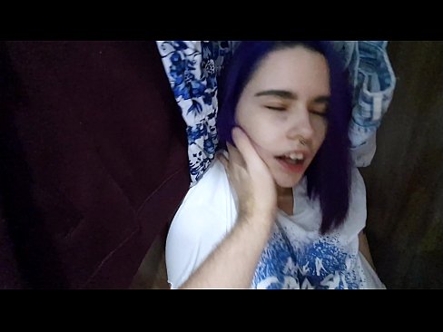 ❤️ Leidsin oma õe kapist ja aitasin tal cumida ❤️❌  Seks at us ☑